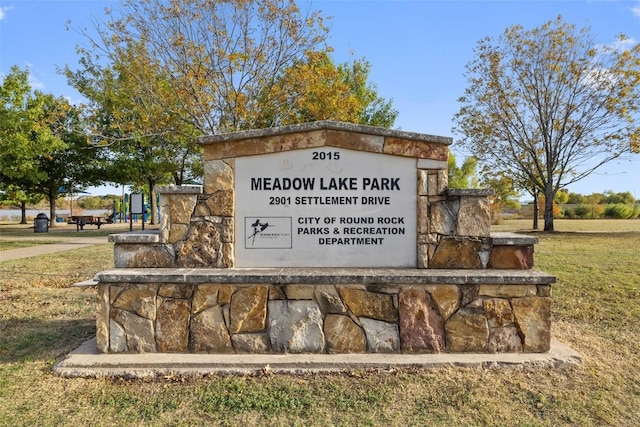 view of community / neighborhood sign