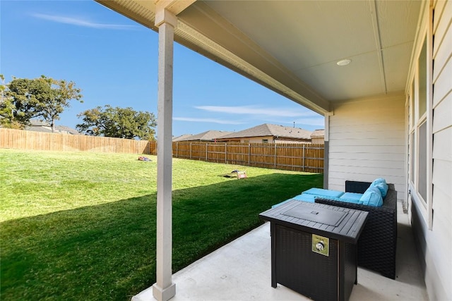 view of yard featuring a patio area