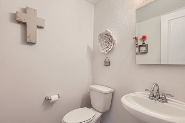 bathroom featuring toilet and sink