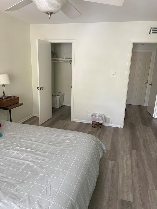 bedroom with ceiling fan, a closet, and hardwood / wood-style flooring