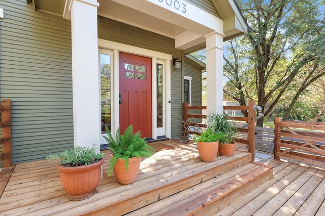 doorway to property with covered porch