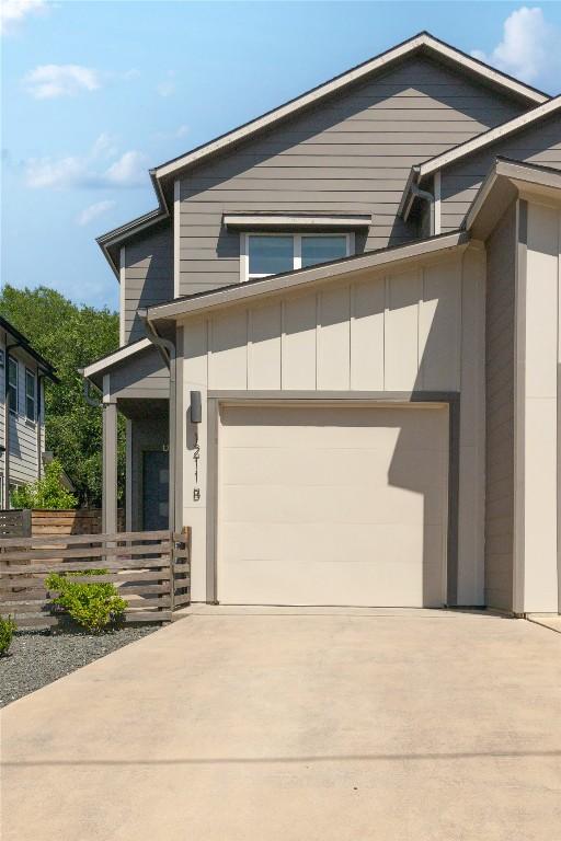 view of front of house featuring driveway