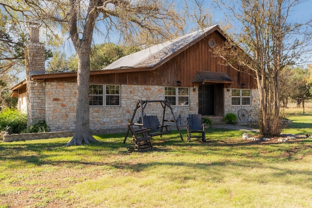 view of front of house with a front yard