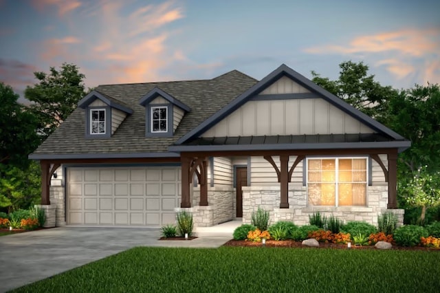 view of front facade featuring a lawn and a garage