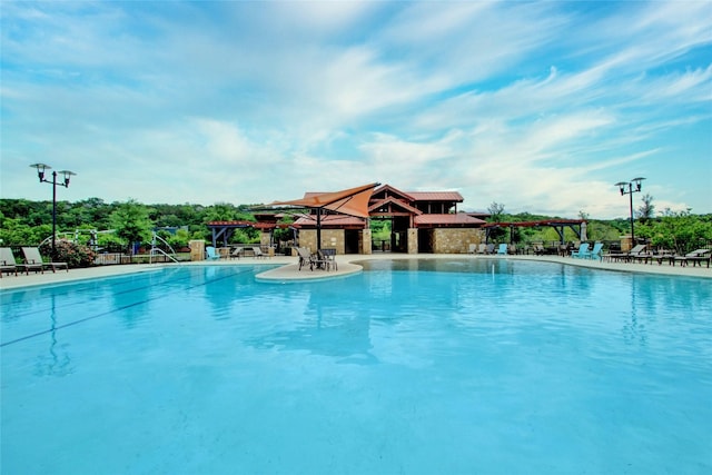 view of swimming pool