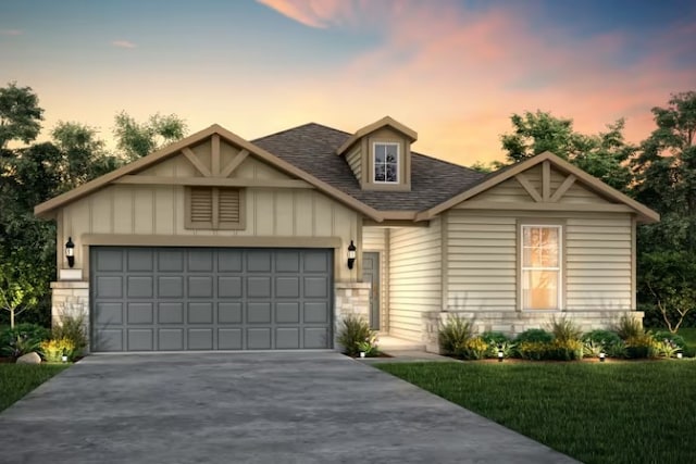 view of front facade featuring a garage