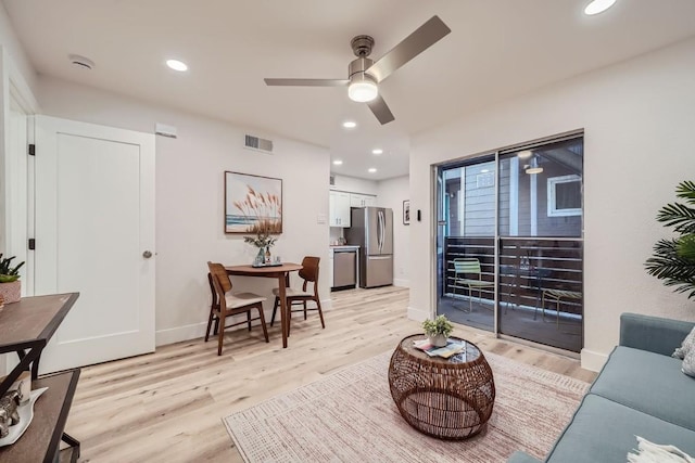 living room featuring light hardwood / wood-style floors and ceiling fan