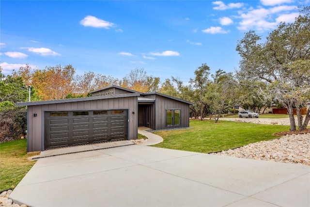 view of front facade featuring a front yard and a garage