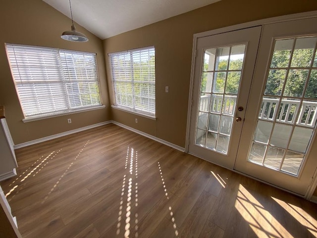 1005 N Lbj Dr Unit A-5, San Marcos, TX 78666 - entryway featuring vaulted ceiling, wood finished floors, and baseboards