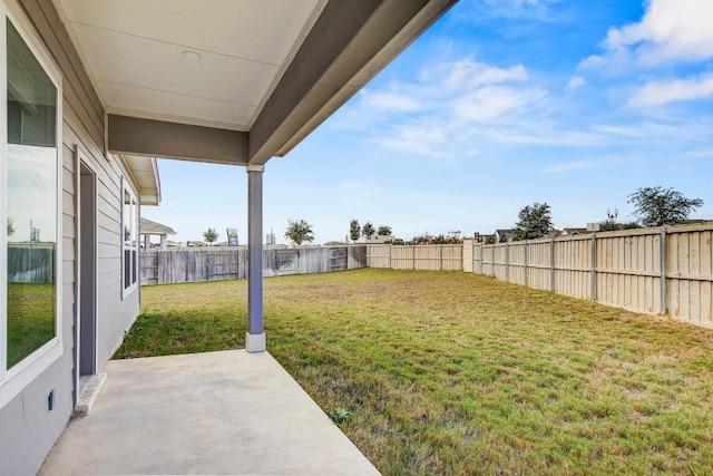 view of yard featuring a patio