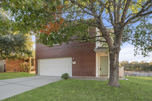 view of front of property featuring a front yard and a garage