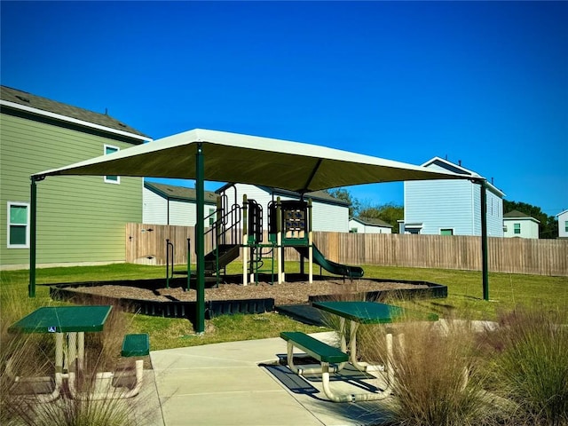 view of jungle gym featuring a yard