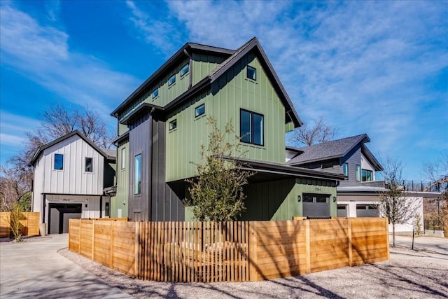 view of modern farmhouse style home