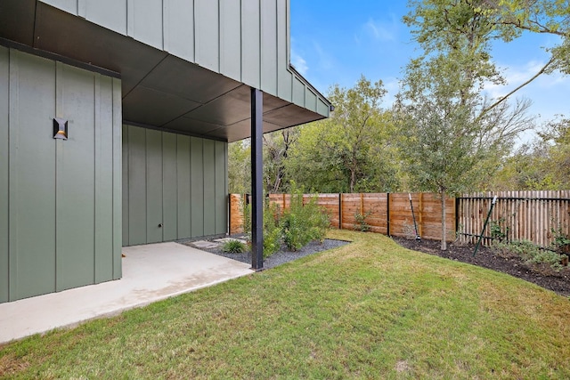 view of yard with a patio area