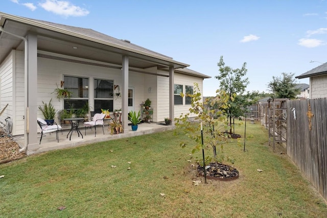 view of yard featuring a patio area