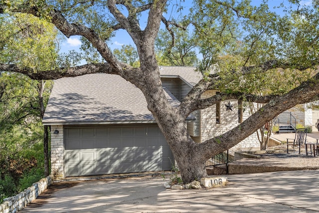 view of front facade with a garage