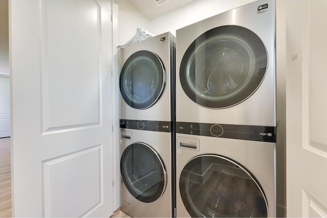 200 Archview Ln, Kingsland, TX 78639 - laundry area with stacked washer / dryer
