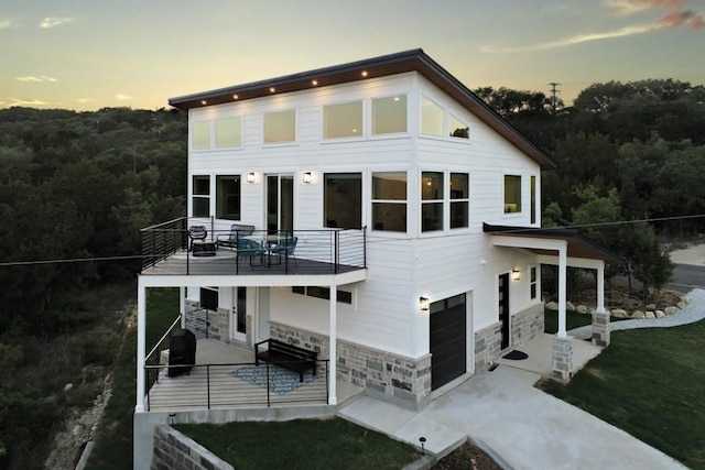 view of front of house featuring a balcony and a garage