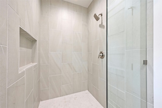 102 W Fawnridge Dr, Austin, TX 78753 - bathroom featuring tiled shower