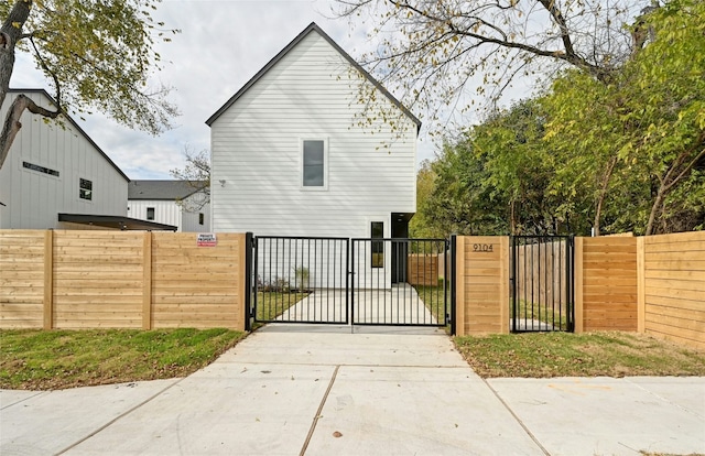 9104 Georgian Dr, Austin, TX 78753 - gate with a fenced front yard