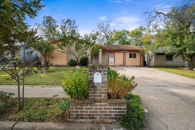 view of front of property with a front lawn