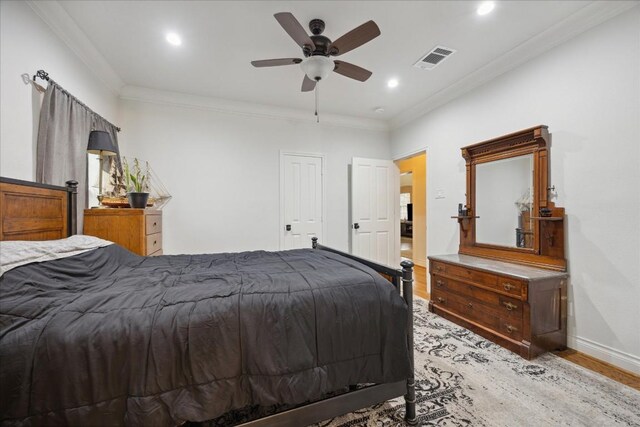 364 Ponderosa Loop, Paige, TX 78659 - bedroom featuring light wood-style flooring, crown molding, recessed lighting, ceiling fan, and baseboards