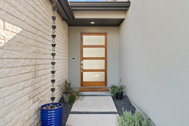 property entrance with stucco siding