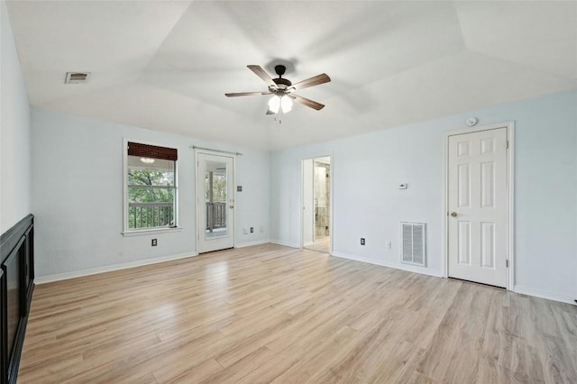 empty room featuring light wood-style flooring, visible vents, and ceiling fan