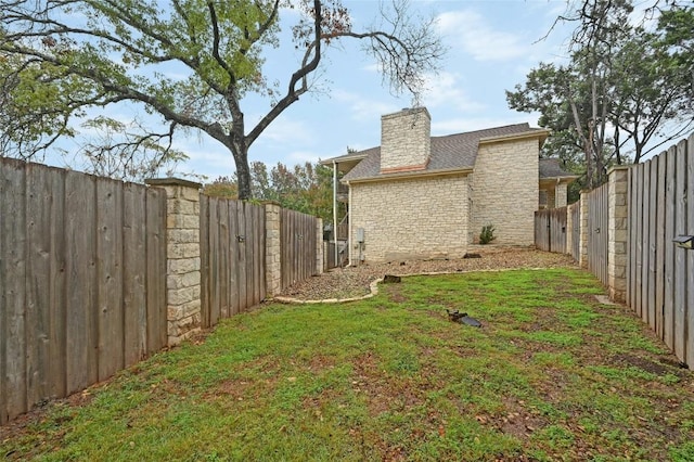 view of yard featuring a fenced backyard