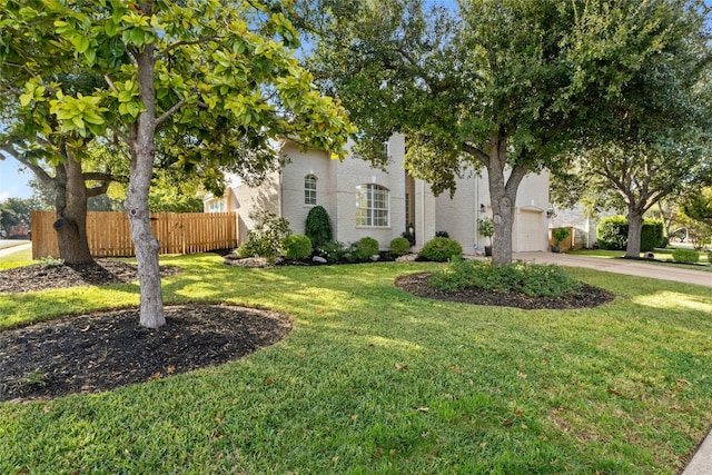 view of front of house featuring a front yard