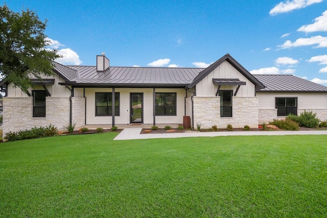 modern farmhouse style home featuring a front yard