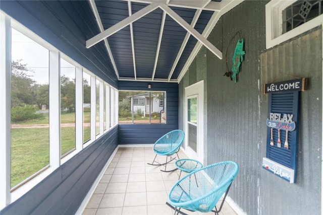 sunroom with lofted ceiling