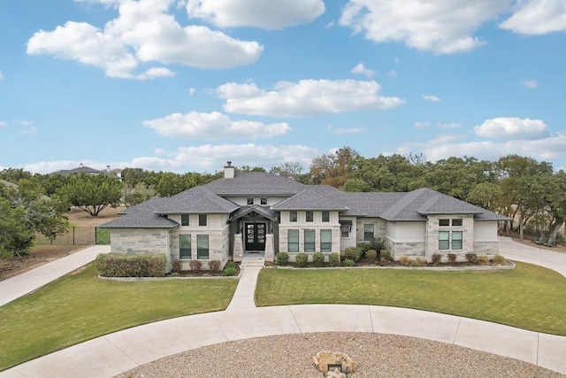 view of front of home featuring a front yard