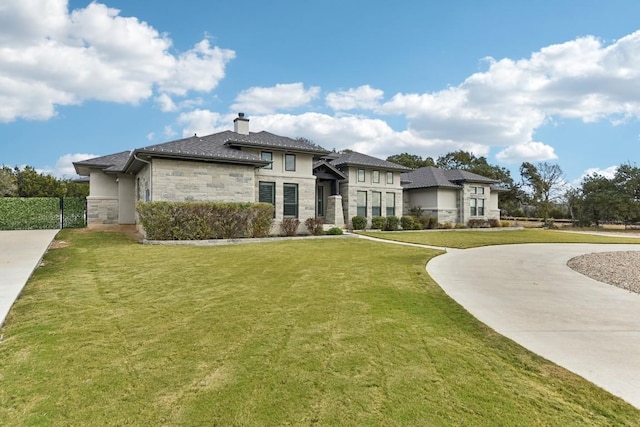 view of front facade featuring a front lawn