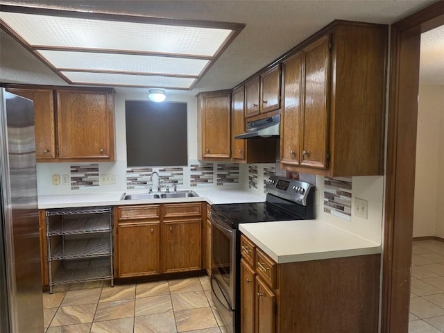 kitchen with tasteful backsplash, sink, and appliances with stainless steel finishes