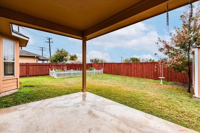 view of yard featuring a patio