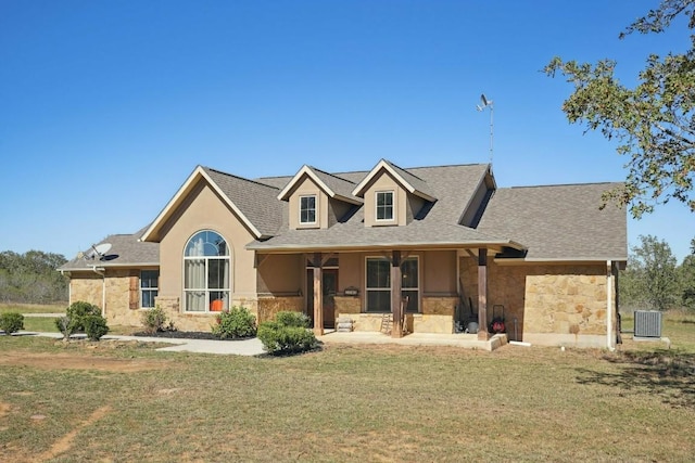 view of front of home featuring central air condition unit and a front yard