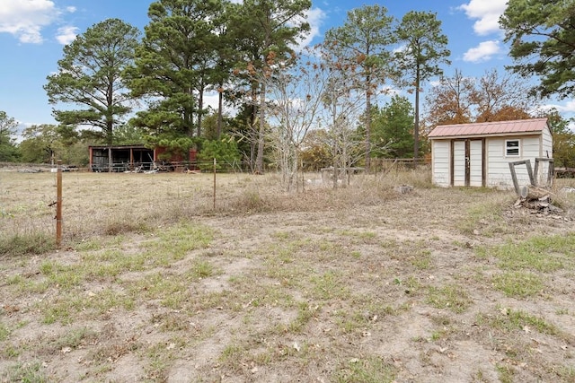 view of yard with a shed