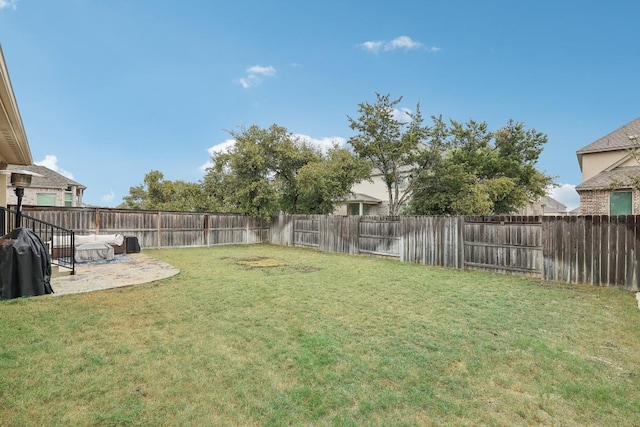 view of yard featuring a patio area