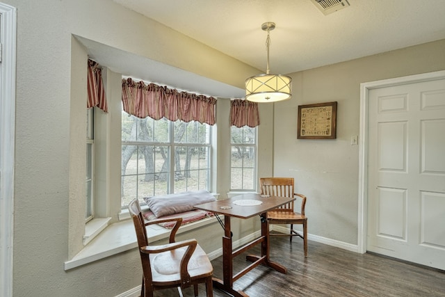 dining area featuring visible vents, dark wood-style floors, and baseboards