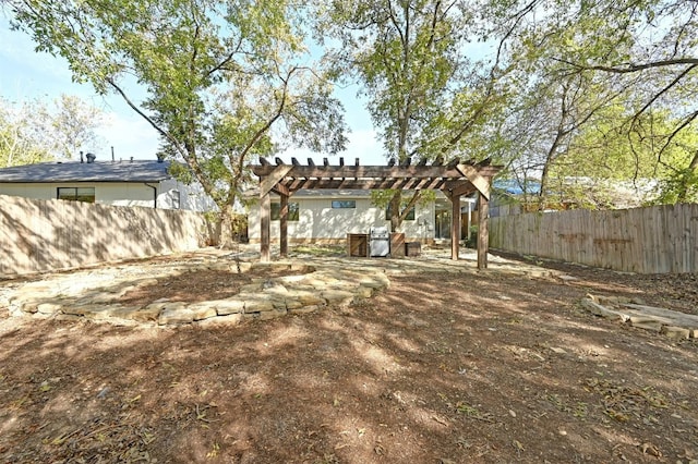 view of yard featuring a pergola