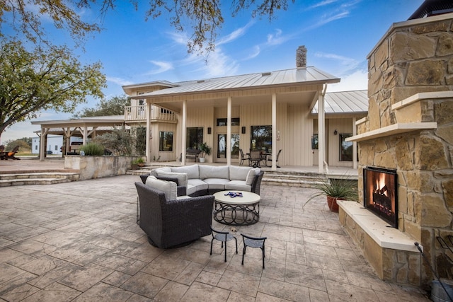 view of patio / terrace featuring an outdoor living space with a fireplace