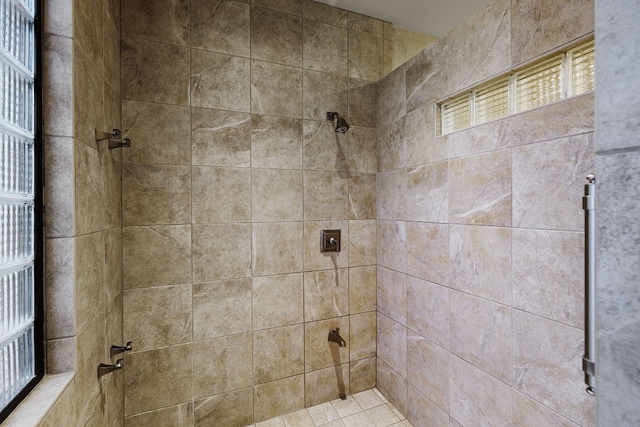 bathroom featuring tiled shower