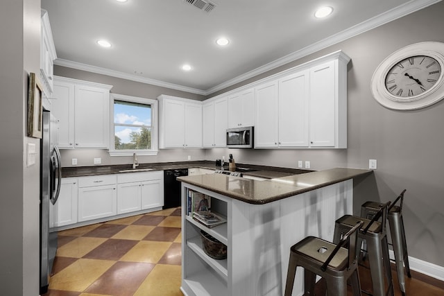 kitchen with kitchen peninsula, sink, ornamental molding, a kitchen bar, and white cabinetry