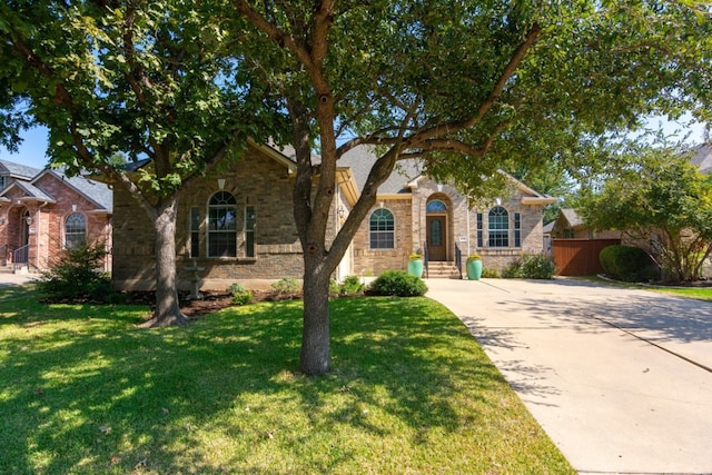 view of front of house with a front lawn