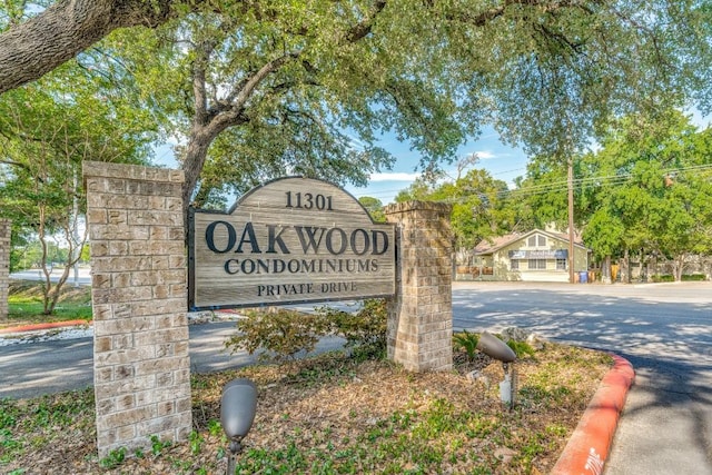 view of community / neighborhood sign