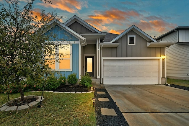 view of front facade featuring a garage