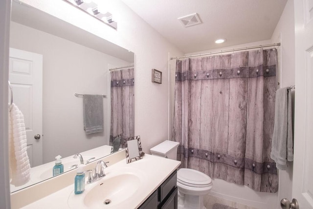 full bathroom with shower / tub combo with curtain, vanity, and toilet