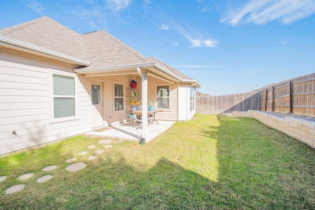 view of yard featuring a patio area