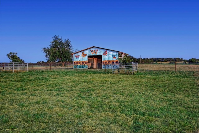 view of yard featuring a rural view and an outbuilding